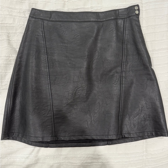 Zara Black Faux Leather Mini Skirt - Picture 2 of 3